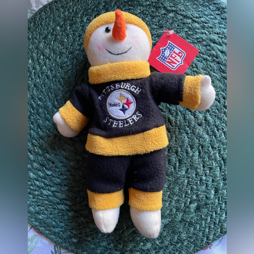STEELERS SCOTTISH CHRISTMAS SNOWMAN W/NFL TAG.